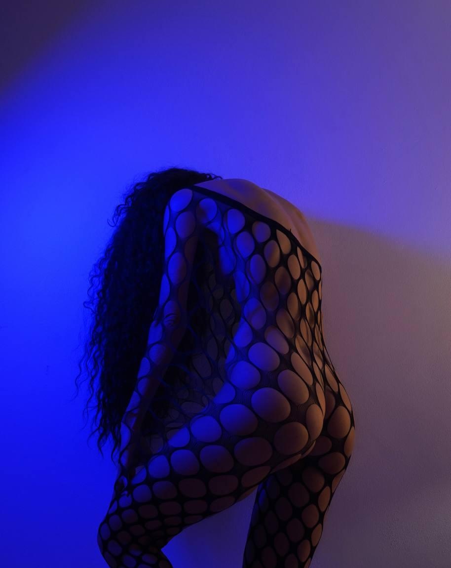 Эмма привлекальеная девушка из Шушенское цена от 6000 руб